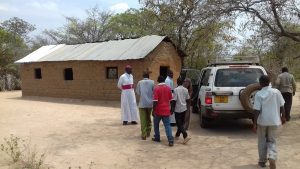 Poniendo los límites a la nueva parroquia TANZANIA