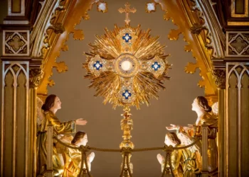 El Sagrario es el lugar de la tierra en donde se habla más y mejor y se trabaja más activa y fecundamente – San Manuel Gonzáles