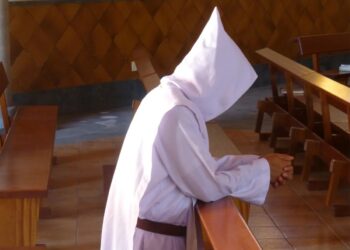 «Padre, rece por mí» – Testimonio de un Monje