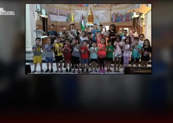 Gaza: en medio de los bombardeos los niños rezan por la paz