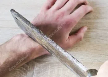 Manco por automutilación