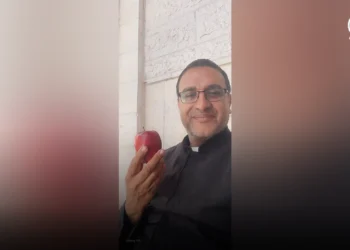 Un pepino y tres manzanas  [6 Abr] – Cristianos en Gaza