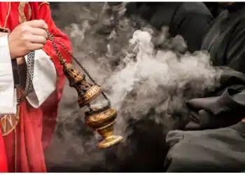 El Arte del Padre, la sotana y el docetismo