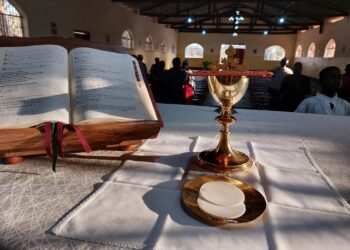 Hermoso regalo de aniversario sacerdotal
