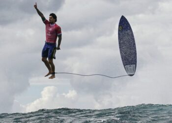 La foto viral del surfista brasileño: en los Juegos Olímpicos, la gloria es de Dios