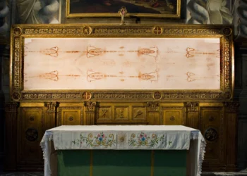 Un ateo se convierte al querer “desenmascarar” la Sábana Santa de Turín