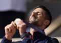 Novak Djokovic se persigna en los Juegos Olímpicos y da gloria a Dios por su victoria en la medalla de oro