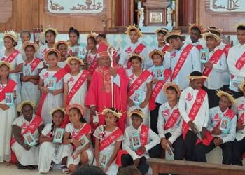 Una jornada de profunda vida sacramental en Wagina – Madre María del Rocío